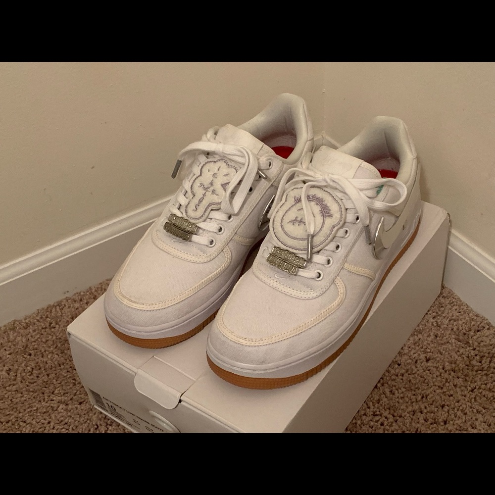 aF 1’s. “sails”